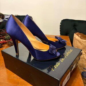 SEXY Pour La Victoire Purple Satin Heels with box and bag size 8.5